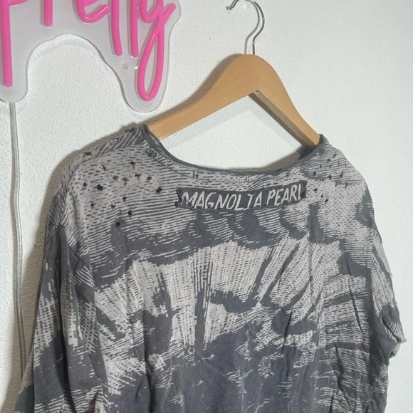 Magnolia Pearl Gray Graphic tee - Picture 3 of 10